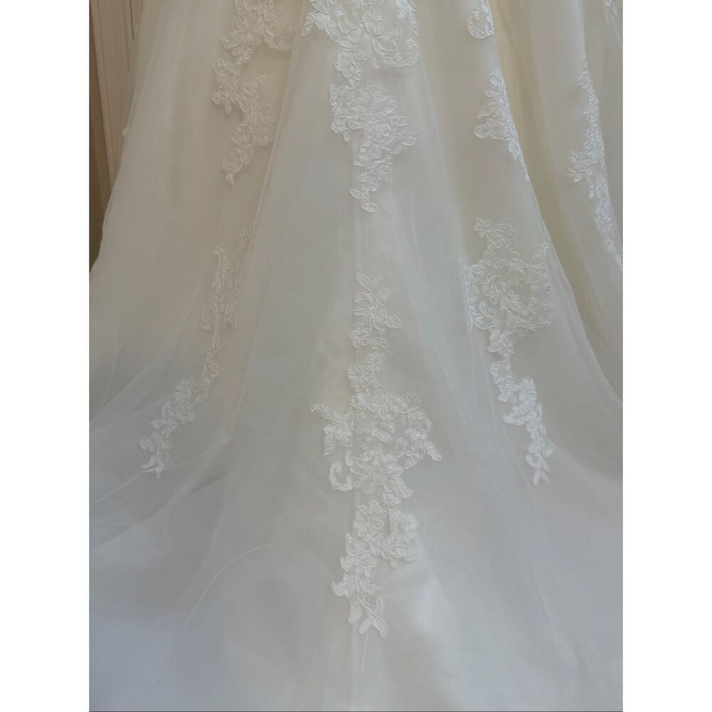 Mori Lee NEW size 10 Ivory Lace Wedding dress with train - Picture 12 of 16